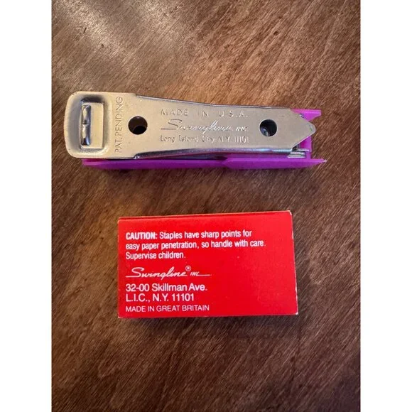 Vintage Swingline TOT 50 Mini Stapler PINK Made in USA w/ Original Staples WORKS - Picture 5 of 6